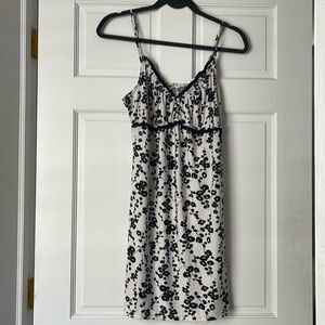 Gilligan and O’Malley chemise nightgown black and white floral size medium